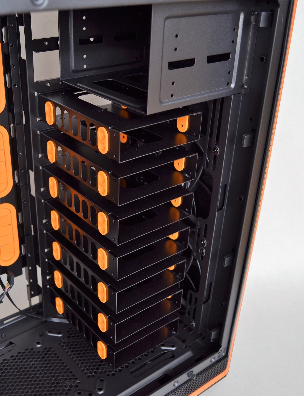 HDD array cages